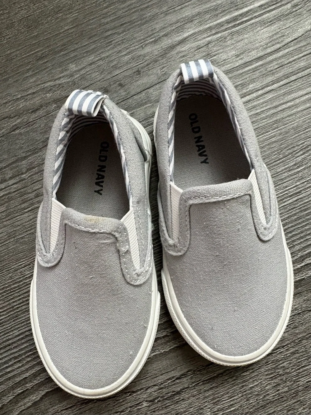 Old Navy Kids Light Gray Canvas Slip-On Sneakers. Baby size 5
